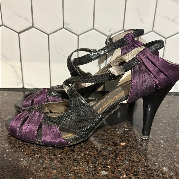 Jessica Elegant Purple and Black Women's Heels, size 7 - Picture 4 of 10
